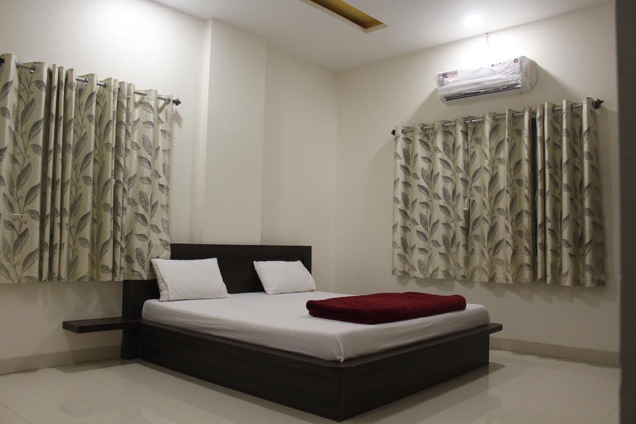 Hotel Radhika Inn Trimbak Ngoại thất bức ảnh